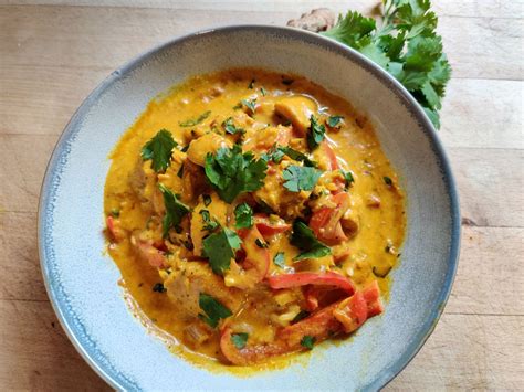 thai-panang-curry-chicken-creamy-comfort-food-eat image