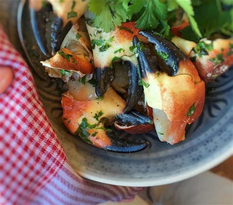 stone-crab-claws-with-cilantro-butter-recipe-sidechef image