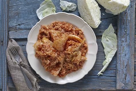cabbage-with-rice-and-tomato-sauce-horio image