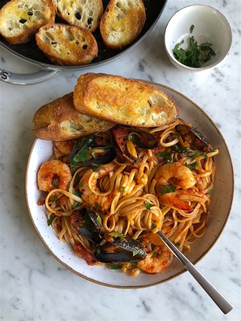 seafood-pasta-recipe-linguine-shrimp-mussels-hip image