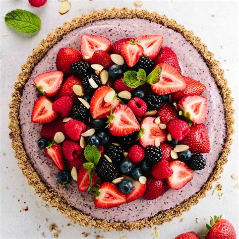 no-bake-yogurt-tart-with-cereal-crumb-crust-jessica image