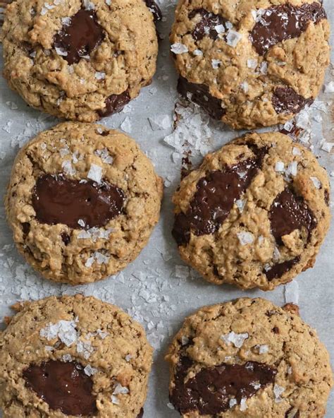 flourless-peanut-butter-oatmeal-cookies-with-chocolate image