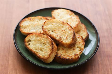 roasted-garlic-and-parmesan-bread-barefeet-in-the image