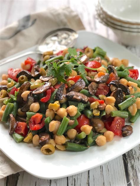 chickpeas-and-green-beans-with-balsamic-mushrooms image