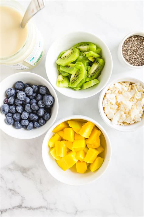 mango-smoothie-bowl-10-ingredients-robust image