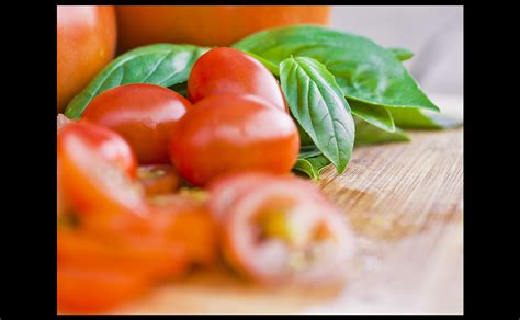 basil-tomatoes-diabetes-food-hub image