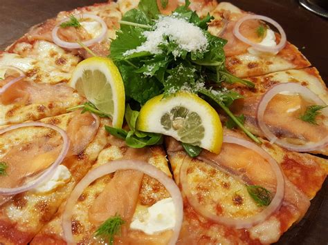 3-delicious-fish-seafood-pizza-recipes-george image