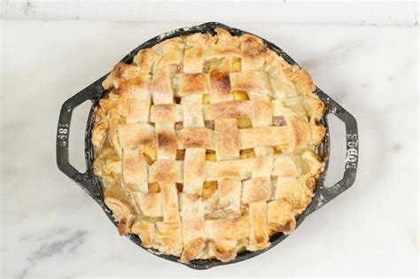 easy-cast-iron-peach-pie-recipe-a-farmgirls-kitchen image