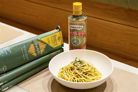spaghetti-aglio-olio-e-peperoncino-recipe-eataly image
