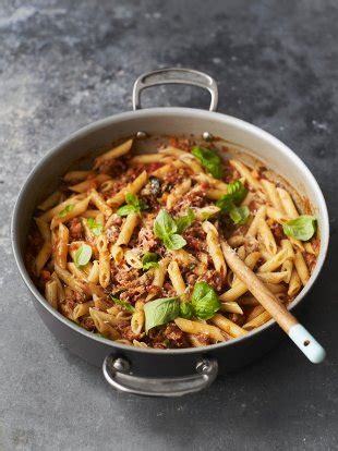 tuscan-sausage-tomato-pasta-jamie-oliver image