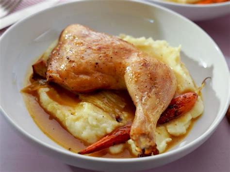crispy-roasted-chicken-with-carrots-and-potatoes-food image