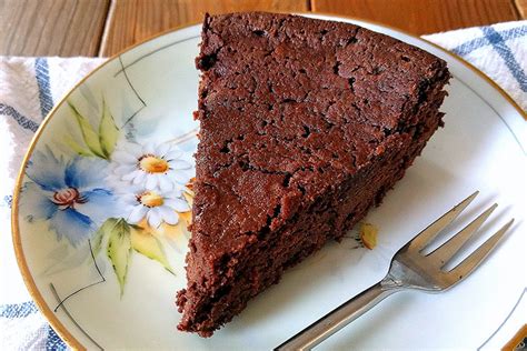 flourless-dark-chocolate-stout-torte-food-nutrition image