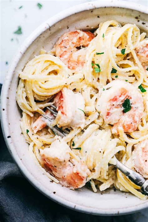 creamy-garlic-shrimp-alfredo-pasta-the-recipe-critic image