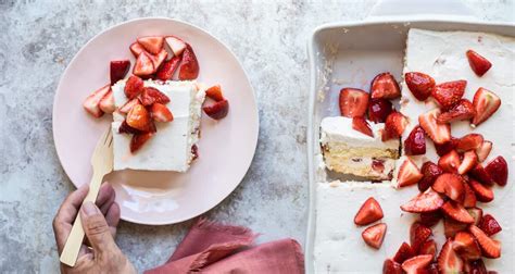 no-bake-strawberry-shortcake-recipe-foodness-gracious image