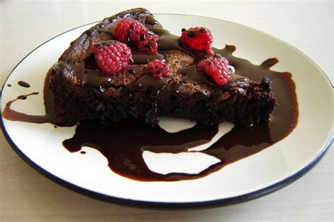 dairy-free-flourless-chocolate-pecan-torte-with-choc image