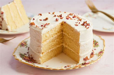 lemon-cake-with-lemon-buttercream-frosting-bigger image