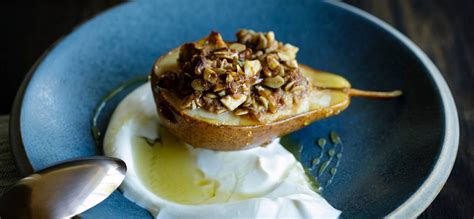 roasted-pear-crumble-with-honey-yogurt-usa-pears image