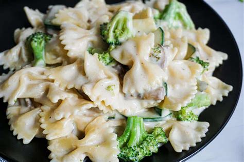 creamy-garlic-and-vegetable-pasta-share-the-spice image