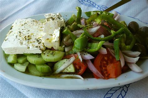 greek-salad-wikipedia image