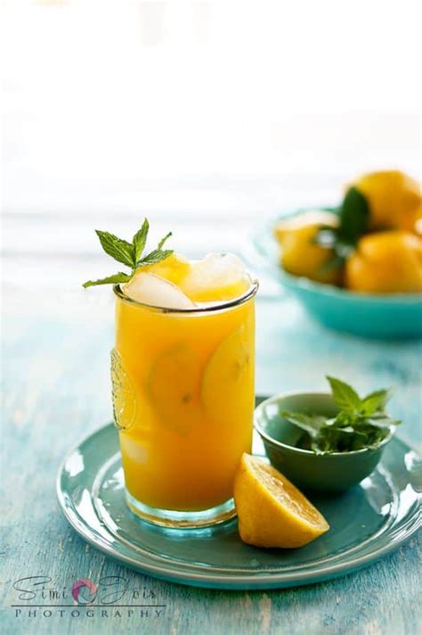 refreshingly-classic-delicious-spring-lemonade image
