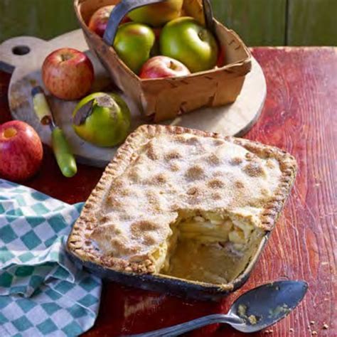 paul-hollywoods-apple-and-wensleydale-pie-dessert image