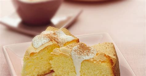 fruity-sponge-cake-with-meringue-topping-eat image