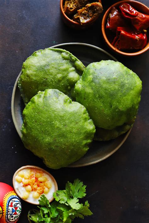 palak-puri-spinach-poori-recipe-fun-food-frolic image