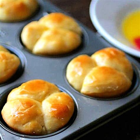 cloverleaf-rolls-recipe-old-fashioned-buttery image