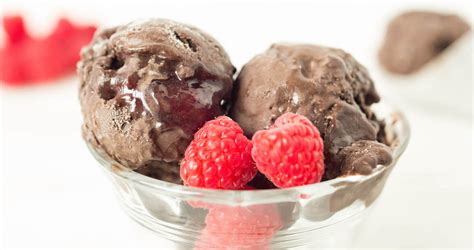 raspberry-dark-chocolate-gelato-recipe-cooking image