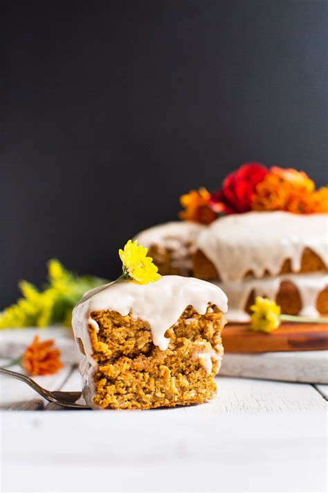 vegan-gluten-free-pumpkin-cake-minimalist-baker image