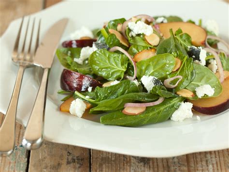 spinach-salad-with-plums-and-goat-cheese-whole image