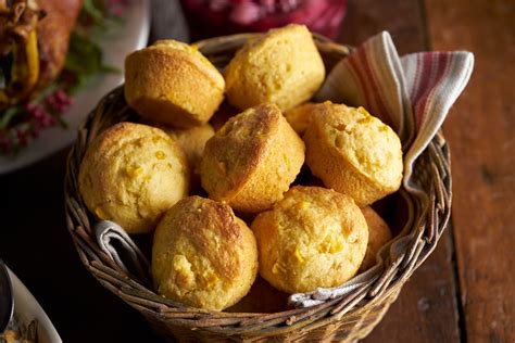 golden-sweet-cornbread-recipe-instructions-del image