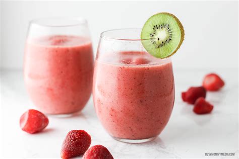 strawberry-kiwi-smoothie-busy-mommy-media image