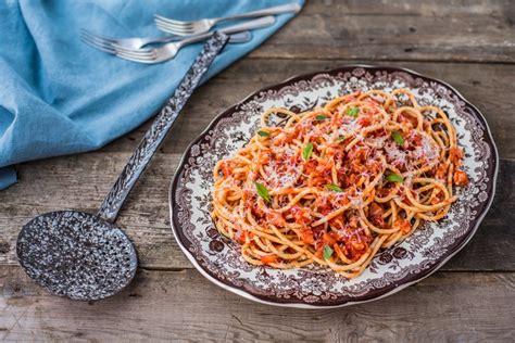 bucatini-allamatriciana-recipe-great-italian-chefs image