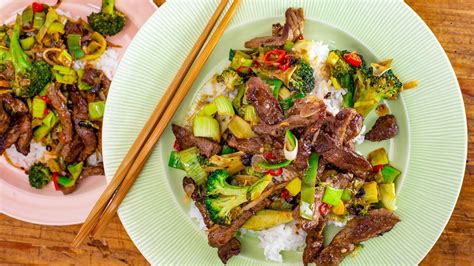 rachaels-chinese-beef-and-broccoli-with-black-bean image