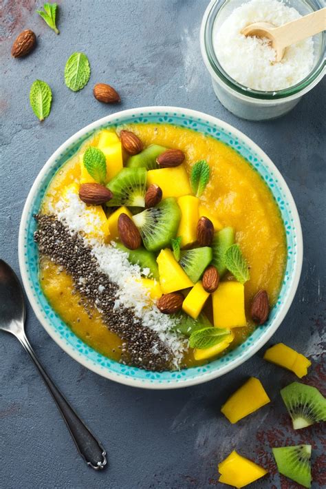 expeditor-tropical-fruit-smoothie-bowl image