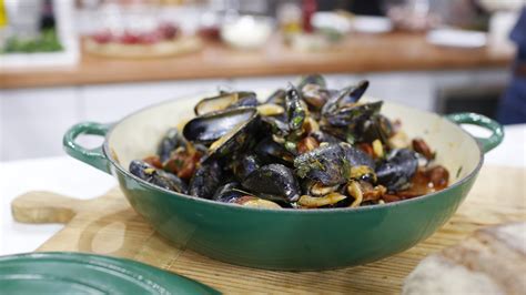 tom-colicchios-steamed-mussels-with-chorizo image