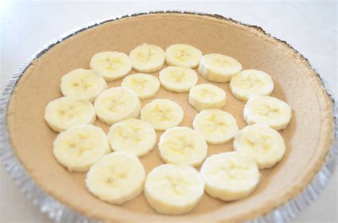 the-easiest-southern-banana-cream-pie-recipe-from-a-floridian image