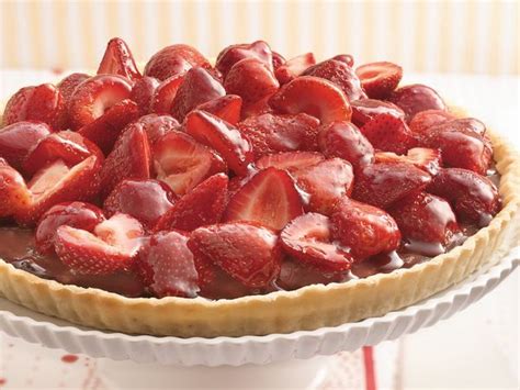 chocolate-strawberry-pie-recipe-pillsburycom image