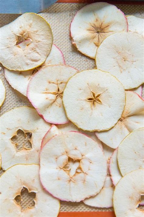 baked-apple-chips-recipe-how-to-make-apple-chips image