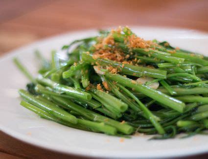 green-bean-red-onion-salad-recipe-the-spruce-eats image