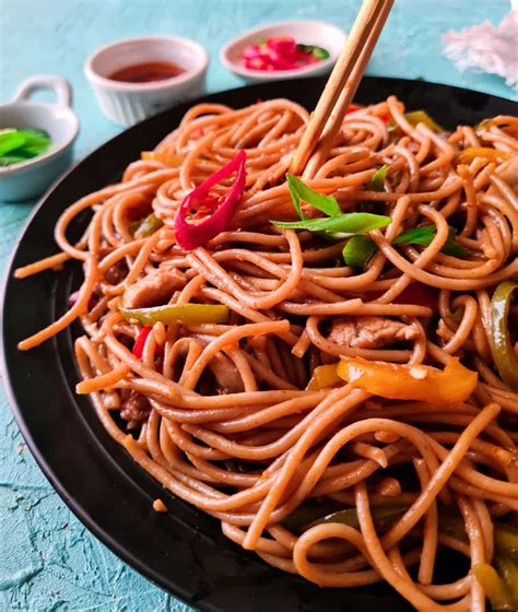 spicy-chicken-chilli-garlic-noodles-10-mins image