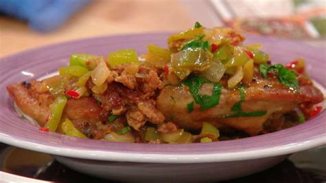 skillet-chicken-with-hot-sweet-peppers-rachael image