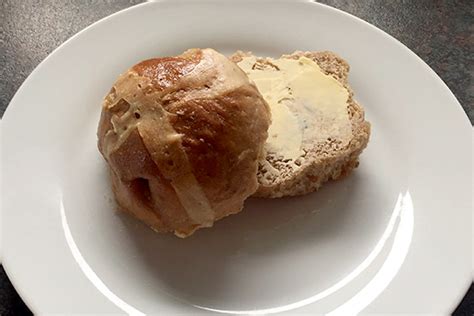 alison-holst-hot-cross-buns-living-a-real-life image