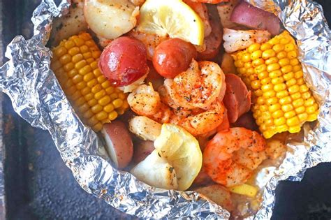 seafood-boil-recipe-in-foil-packets-brown-sugar-food image