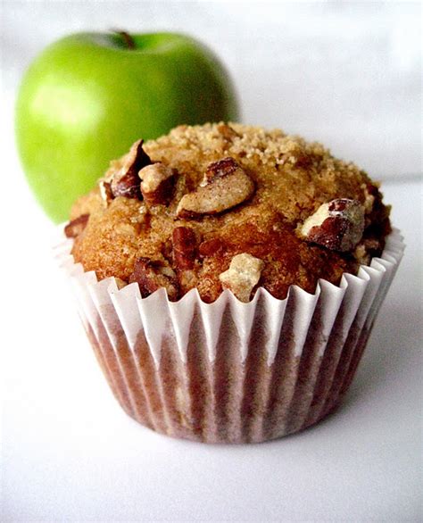 apple-muffins-with-cinnamon-cream-cheese-centers image