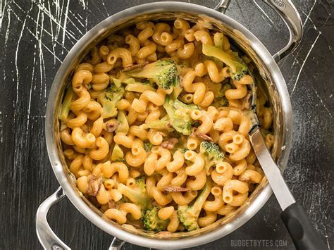 one-pot-bacon-broccoli-mac-and-cheese-with-video image