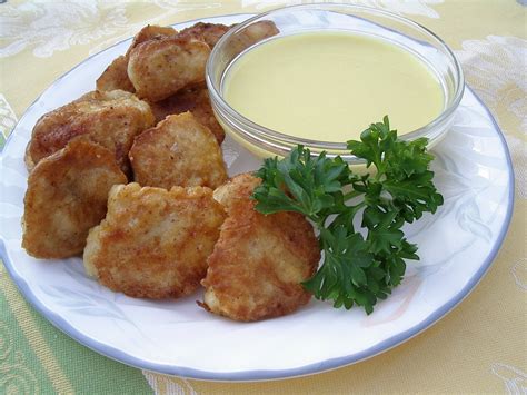 chicken-nuggets-with-honey-mustard-dipping-sauce image
