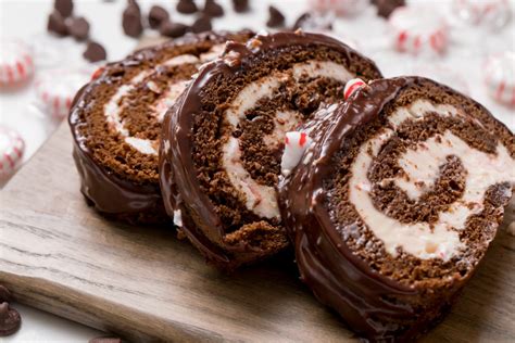 dessert-with-a-twist-a-chocolate-peppermint-cake-roll image