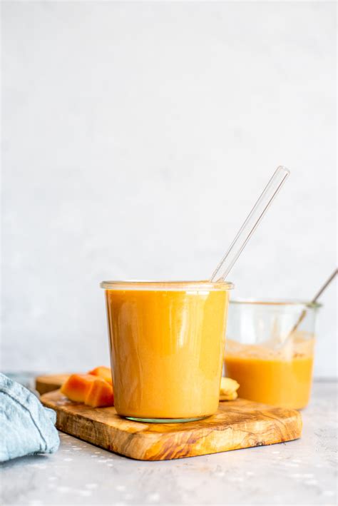vegan-banana-papaya-smoothie-recipe-running-on image